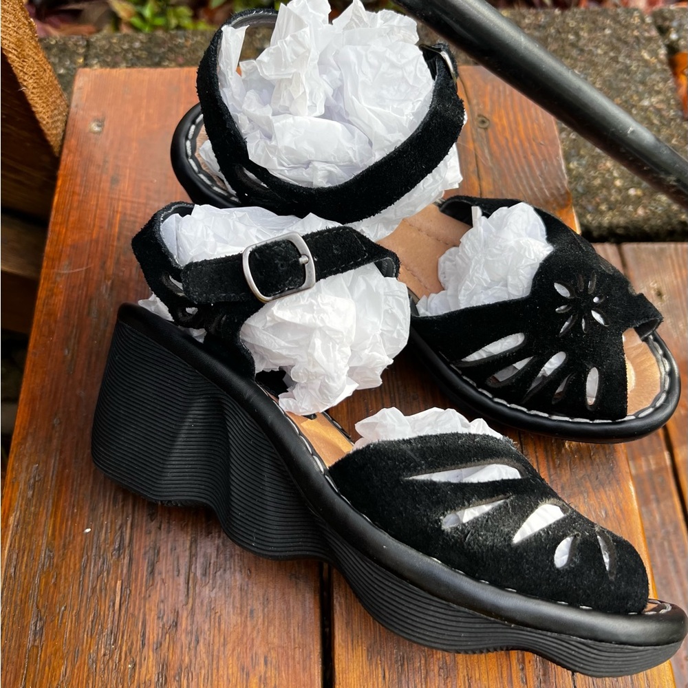 EARTH SOLSTICE SUEDE LEATHER BLACK SANDALS SIZE 7